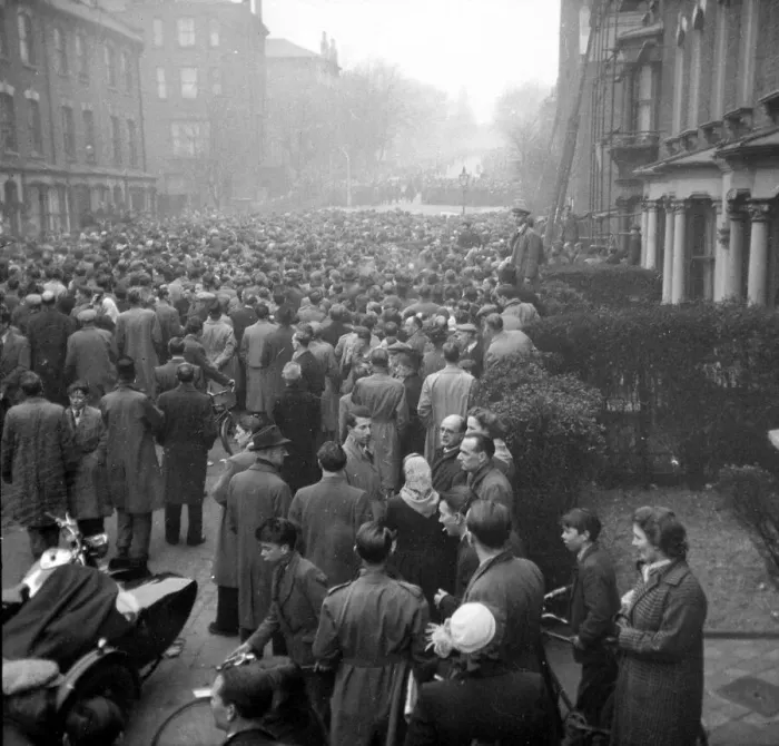 Framed Print : Queues of Arsenal fans ring their Highbury stadium hoping to get a ticket for the FA semi Framed Print : Queues of Arsenal fans ring their Highbury stadium hoping to get a ticket for the FA semi