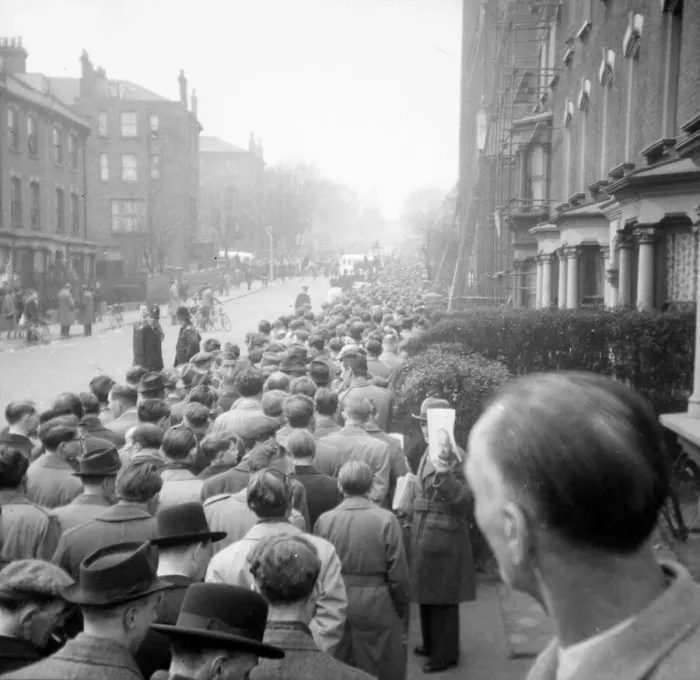 Framed Print : Queues of Arsenal fans ring their Highbury stadium hoping to get a ticket for the FA semi Framed Print : Queues of Arsenal fans ring their Highbury stadium hoping to get a ticket for the FA semi