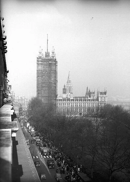 Queues along the Embankment wait to see the Kings body 1952 laying in state at