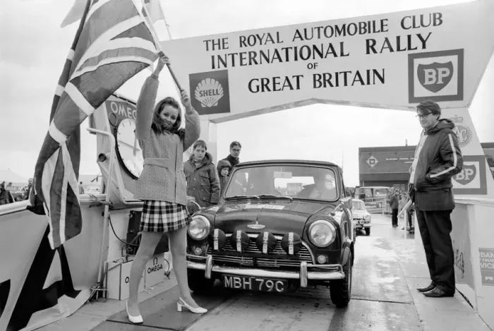 Framed Print : R. A. C. Rally: Miss U. K. Sheena Drummond, Waves the flag for the start of the R. A. C. Rally Framed Print : R. A. C. Rally: Miss U. K. Sheena Drummond, Waves the flag for the start of the R. A. C. Rally