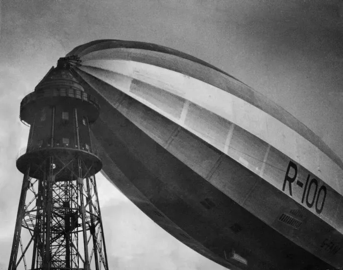 Framed Print : R100 seen here at Cardington after her maiden flight from Howden she flew slowly to York Framed Print : R100 seen here at Cardington after her maiden flight from Howden she flew slowly to York