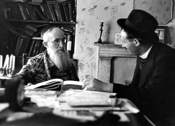 Rabbi Szpetman talks with Rabbi Jack Sheiman. The books on the table are all that is left