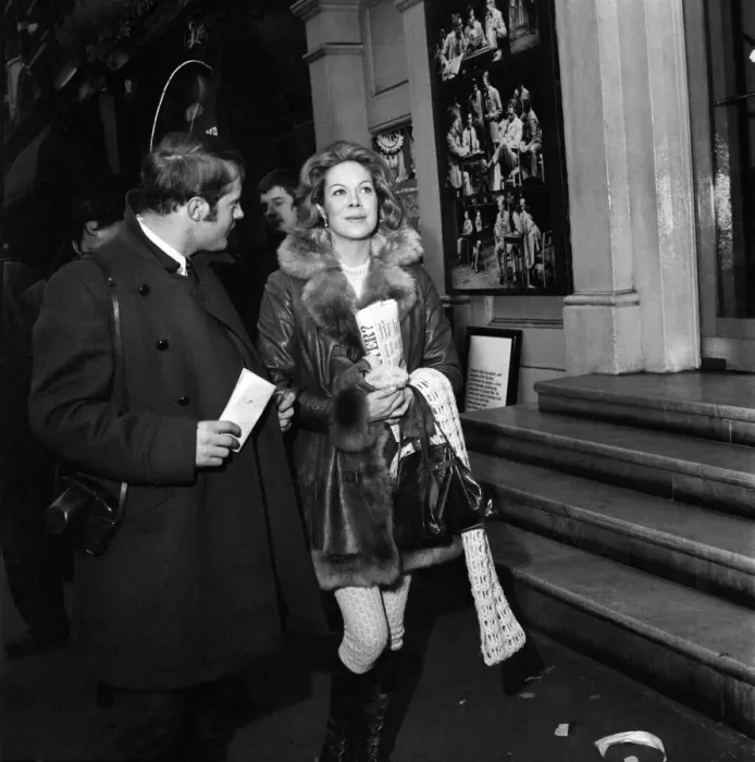 Framed Print : Rachel Roberts, estranged wife of actor Rex Harrison pictured going into the Royal Court