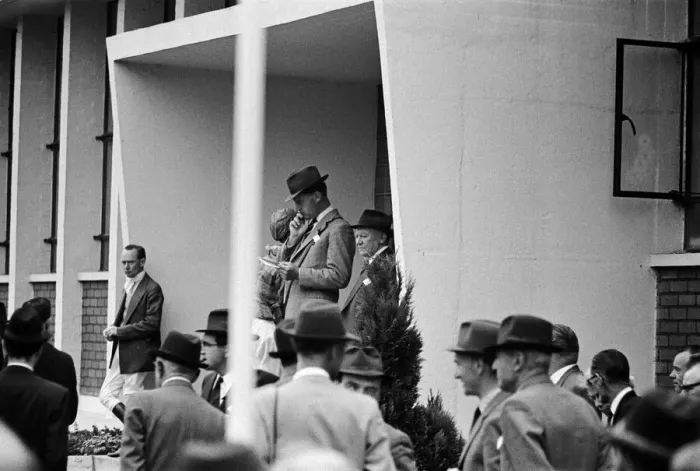 Framed Print : Racing at Windsor race course. 30th July 1962 Framed Print : Racing at Windsor race course. 30th July 1962