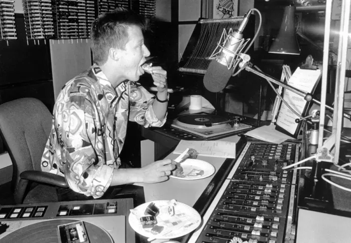 Framed Print : Radio One DJ Simon Mayo on the breakfast show in the London studio Framed Print : Radio One DJ Simon Mayo on the breakfast show in the London studio
