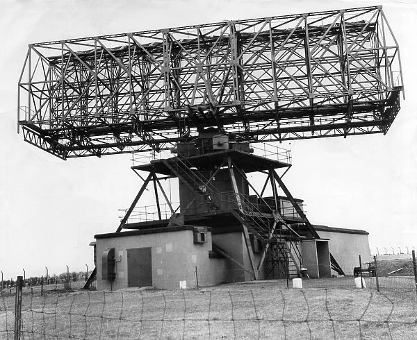 RAF Holmptons 25 ton Type 80 Radar eye whirls continuously
