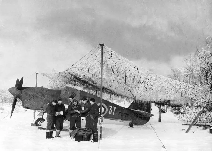 Framed Print : An RAF Hurricane in a snow-covered field in Russia during WW2 1942 Framed Print : An RAF Hurricane in a snow-covered field in Russia during WW2 1942