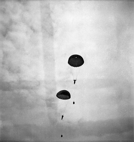 RAF Parachute Nurses. October 1948 O15033-007