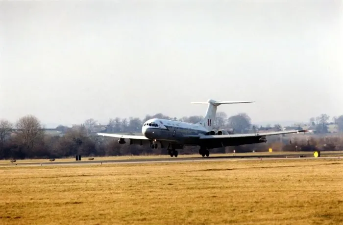 Framed Print : A RAF Vickers VC10 strategic transport aircraft landing RAF Lemming