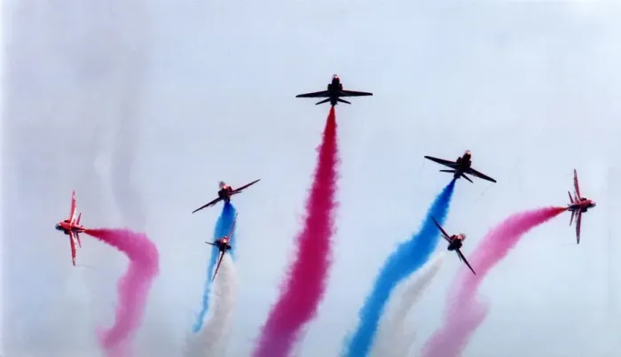 Framed Print : The RAFs Red Arrows display team perform in their BAE Hawk aircraft Framed Print : The RAFs Red Arrows display team perform in their BAE Hawk aircraft