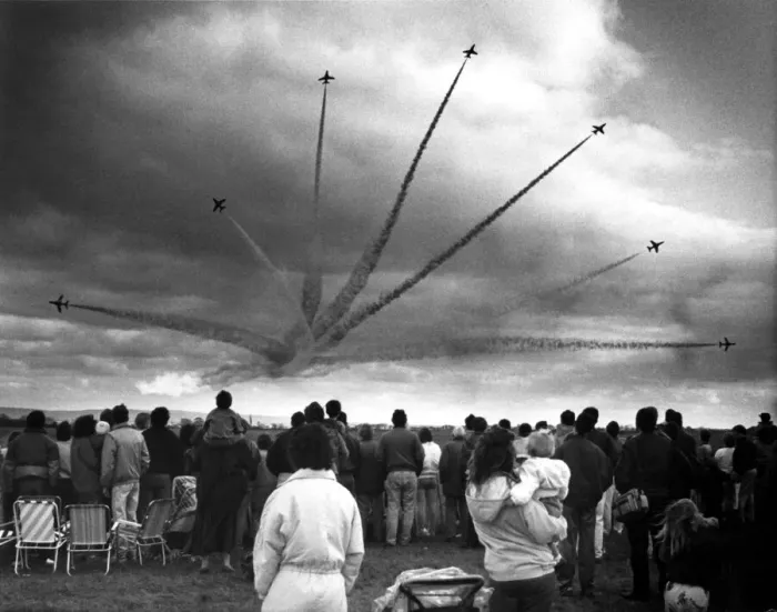 Framed Print : The RAFs Red Arrows display team perform in their BAE Hawk aircraft Framed Print : The RAFs Red Arrows display team perform in their BAE Hawk aircraft