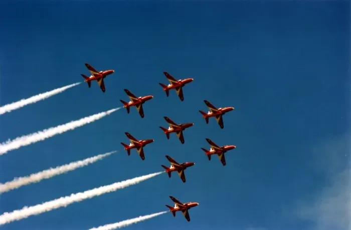 Framed Print : The RAFs Red Arrows display team perform in their BAE Hawk aircraft Framed Print : The RAFs Red Arrows display team perform in their BAE Hawk aircraft