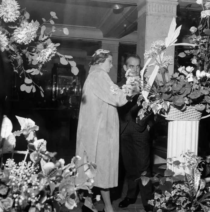 Framed Print : Rainier III, Prince of Monaco and Princess Grace at a Berkeley Square florist Framed Print : Rainier III, Prince of Monaco and Princess Grace at a Berkeley Square florist