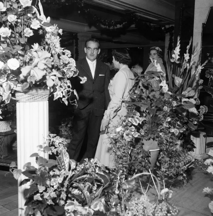 Framed Print : Rainier III, Prince of Monaco and Princess Grace at a Berkeley Square florist Framed Print : Rainier III, Prince of Monaco and Princess Grace at a Berkeley Square florist