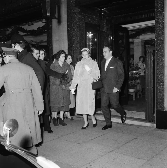 Framed Print : Rainier III, Prince of Monaco and Princess Grace at a Berkeley Square florist