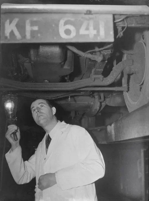 Framed Print : Ralph Edwards - Motorist DM 1 / 1 / 1952 B6083 / 1 Framed Print : Ralph Edwards - Motorist DM 1 / 1 / 1952 B6083 / 1