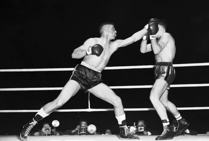 Framed Print : Randolph Turpin v Charles Numez, pictured in ring, fighting for vacant EBU (European Framed Print : Randolph Turpin v Charles Numez, pictured in ring, fighting for vacant EBU (European