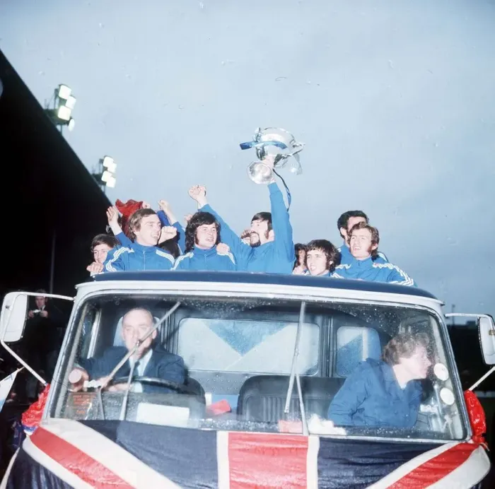Framed Print : Rangers players parade around Ibrox Park on lorry with the European Cup Winners Cup Framed Print : Rangers players parade around Ibrox Park on lorry with the European Cup Winners Cup