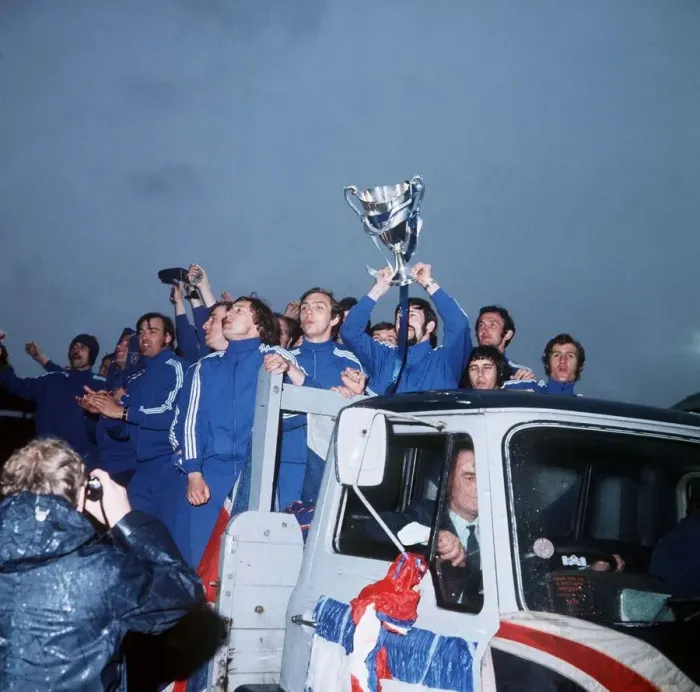 Framed Print : Rangers players parade around Ibrox Park on lorry with the European Cup Winners Cup Framed Print : Rangers players parade around Ibrox Park on lorry with the European Cup Winners Cup