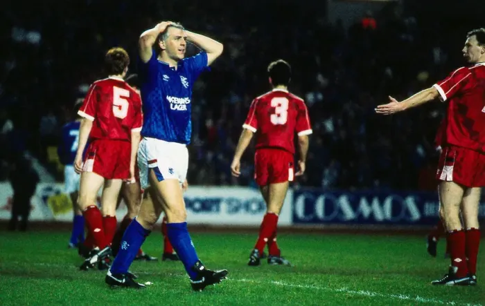 Framed Print : Rangers versus Aberdeen: Graham Roberts with his head in his hands November 1987 Framed Print : Rangers versus Aberdeen: Graham Roberts with his head in his hands November 1987
