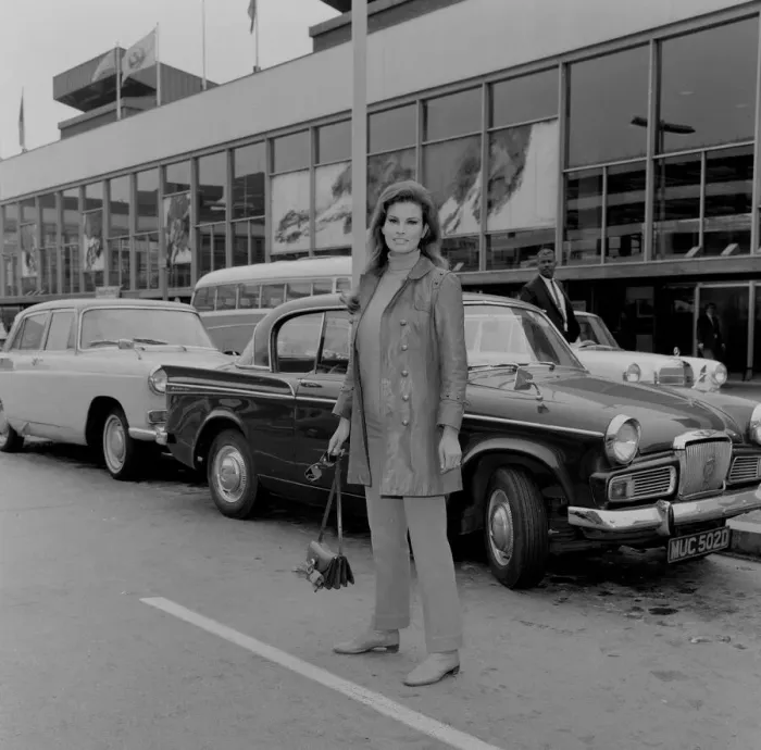 Framed Print : Raquel Welch arrived at Heathrow Airport, London, this morning, Saturday 3rd June 1967 Framed Print : Raquel Welch arrived at Heathrow Airport, London, this morning, Saturday 3rd June 1967