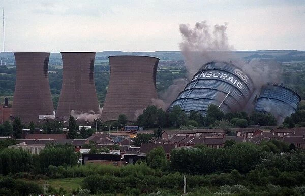 RAVENSCRAIG TOWERS BEING BROUGHT TO THE GROUND BY BLAST