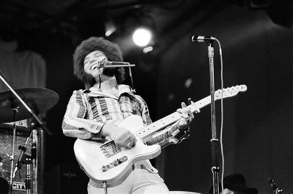 Ray Dorset, singer and frontman with Mungo Jerry performing at The Reading Festival