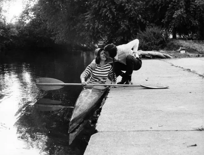 Framed Print : Ray Haynes kisses his wife Janice goodbye as she sets off to paddle to work from Windsor Framed Print : Ray Haynes kisses his wife Janice goodbye as she sets off to paddle to work from Windsor
