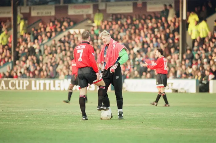 Framed Print : Reading 0-3 Manchester United, FA Cup 4th Round match at Elm Park
