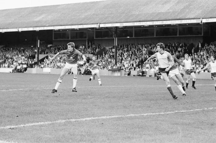 Framed Print : Reading 1-0 Bolton, league division three match at Elm Park, Saturday 5th October 1985 Framed Print : Reading 1-0 Bolton, league division three match at Elm Park, Saturday 5th October 1985