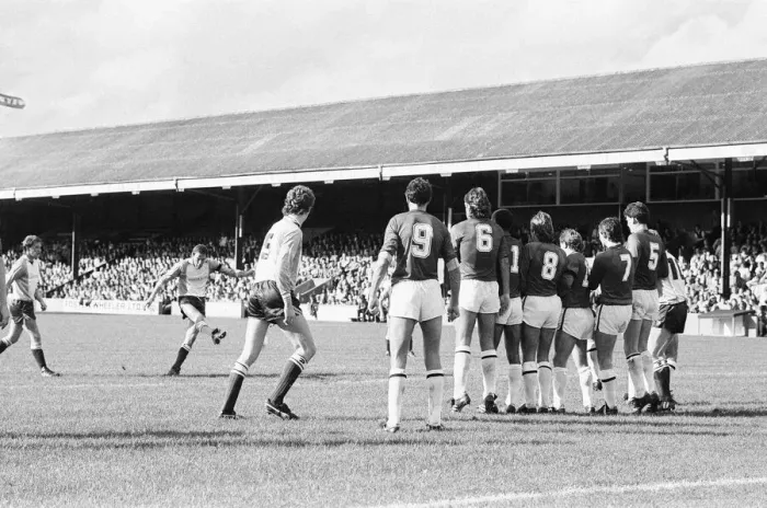 Framed Print : Reading 1-0 Bolton, league division three match at Elm Park, Saturday 5th October 1985 Framed Print : Reading 1-0 Bolton, league division three match at Elm Park, Saturday 5th October 1985