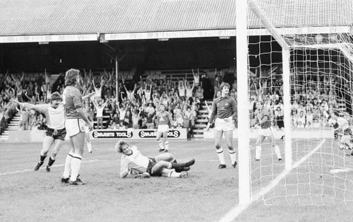 Framed Print : Reading 1-0 Bolton, league division three match at Elm Park, Saturday 5th October 1985 Framed Print : Reading 1-0 Bolton, league division three match at Elm Park, Saturday 5th October 1985