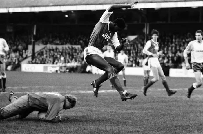Framed Print : Reading 1-3 Arsenal, FA Cup third round match at Elm Park, Saturday 10th January 1987 Framed Print : Reading 1-3 Arsenal, FA Cup third round match at Elm Park, Saturday 10th January 1987
