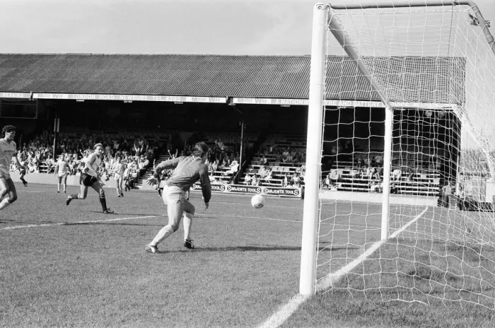 Framed Print : Reading 2-1 Walsall, league match at Elm Park, Saturday 7th September 1985 Framed Print : Reading 2-1 Walsall, league match at Elm Park, Saturday 7th September 1985