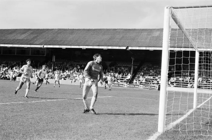 Framed Print : Reading 2-1 Walsall, league match at Elm Park, Saturday 7th September 1985 Framed Print : Reading 2-1 Walsall, league match at Elm Park, Saturday 7th September 1985