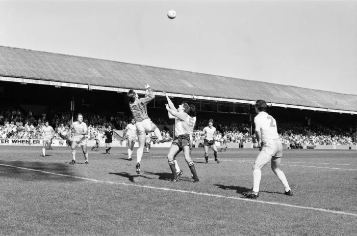 Framed Print : Reading 2-1 Walsall, league match at Elm Park, Saturday 7th September 1985 Framed Print : Reading 2-1 Walsall, league match at Elm Park, Saturday 7th September 1985