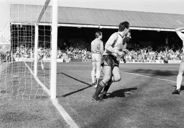 Framed Print : Reading 2-1 Walsall, league match at Elm Park, Saturday 7th September 1985 Framed Print : Reading 2-1 Walsall, league match at Elm Park, Saturday 7th September 1985