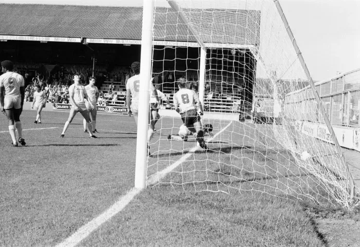 Framed Print : Reading 2-1 Walsall, league match at Elm Park, Saturday 7th September 1985 Framed Print : Reading 2-1 Walsall, league match at Elm Park, Saturday 7th September 1985