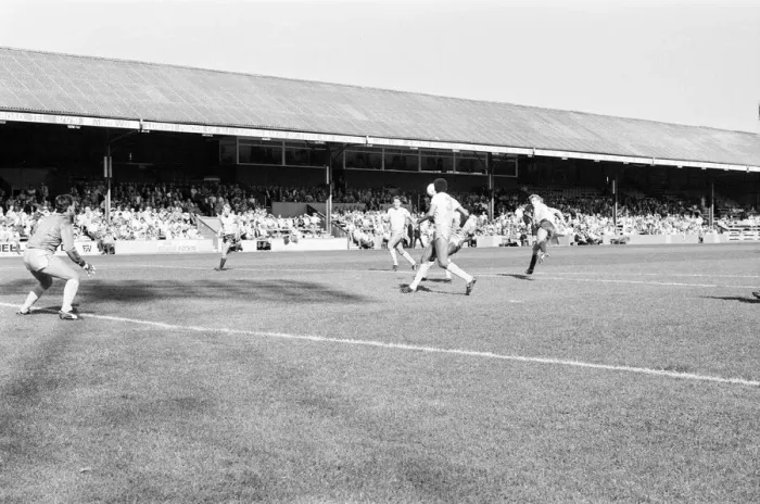 Framed Print : Reading 2-1 Walsall, league match at Elm Park, Saturday 7th September 1985 Framed Print : Reading 2-1 Walsall, league match at Elm Park, Saturday 7th September 1985