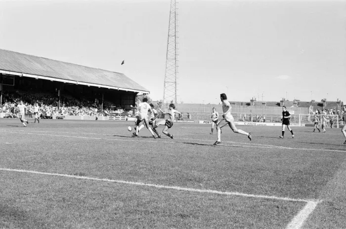 Framed Print : Reading 2-1 Walsall, league match at Elm Park, Saturday 7th September 1985 Framed Print : Reading 2-1 Walsall, league match at Elm Park, Saturday 7th September 1985