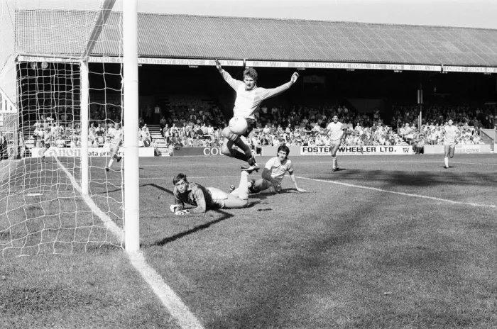 Framed Print : Reading 2-1 Walsall, league match at Elm Park, Saturday 7th September 1985 Framed Print : Reading 2-1 Walsall, league match at Elm Park, Saturday 7th September 1985