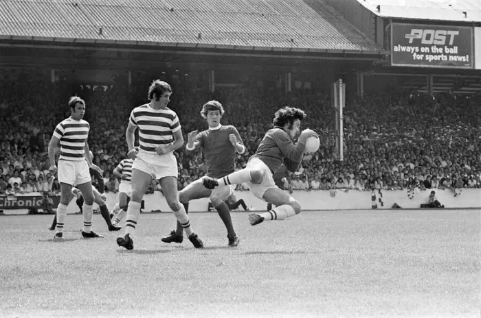 Framed Print : Reading 2-3 Manchester United, Watney Cup match at Elm Park, Saturday 1st August 1970