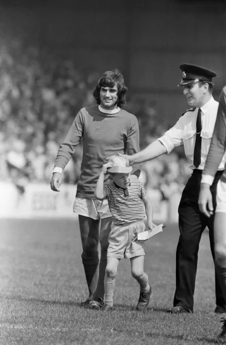 Framed Print : Reading 2-3 Manchester United, Watney Cup match at Elm Park, Saturday 1st August 1970
