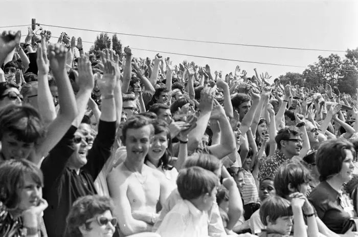 Framed Print : Reading 2-3 Manchester United, Watney Cup match at Elm Park, Saturday 1st August 1970