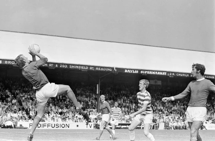Framed Print : Reading 2-3 Manchester United, Watney Cup match at Elm Park, Saturday 1st August 1970
