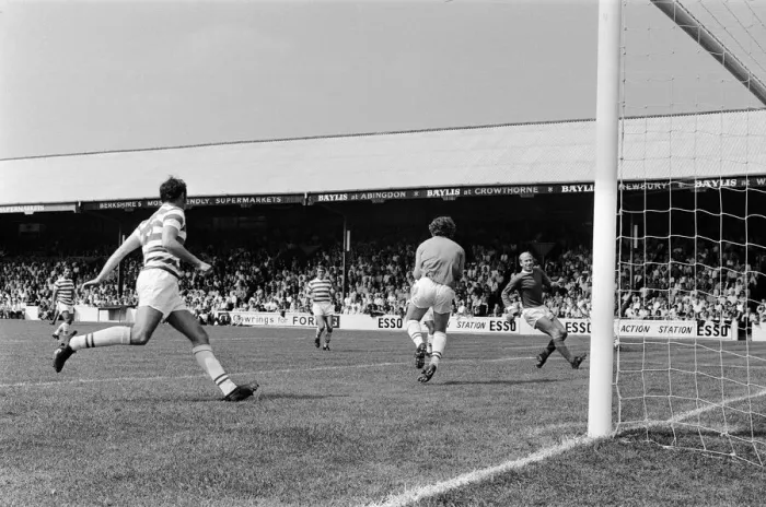 Framed Print : Reading 2-3 Manchester United, Watney Cup match at Elm Park, Saturday 1st August 1970