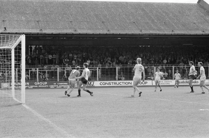 Framed Print : Reading 3-2 Bristol Rovers, league match at Elm Park, Monday 26th August 1985 Framed Print : Reading 3-2 Bristol Rovers, league match at Elm Park, Monday 26th August 1985