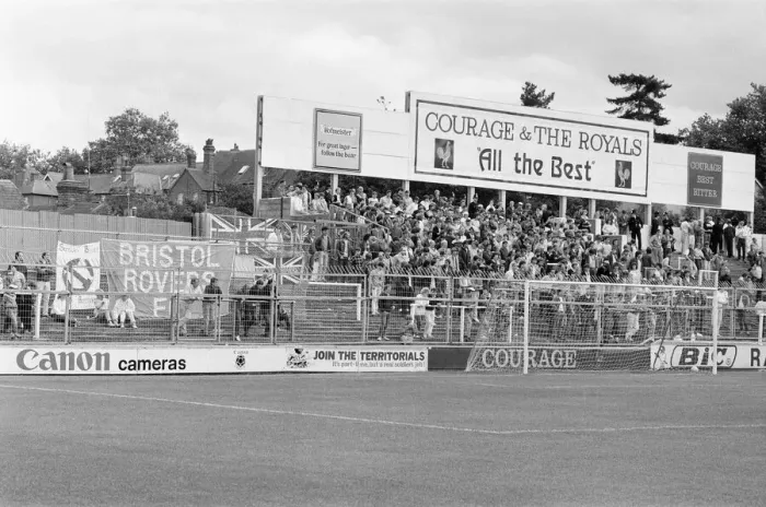 Framed Print : Reading 3-2 Bristol Rovers, league match at Elm Park, Monday 26th August 1985 Framed Print : Reading 3-2 Bristol Rovers, league match at Elm Park, Monday 26th August 1985