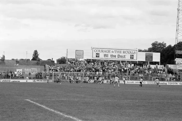 Framed Print : Reading 3-2 Bristol Rovers, league match at Elm Park, Monday 26th August 1985 Framed Print : Reading 3-2 Bristol Rovers, league match at Elm Park, Monday 26th August 1985