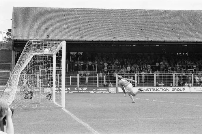 Framed Print : Reading 3-2 Bristol Rovers, league match at Elm Park, Monday 26th August 1985 Framed Print : Reading 3-2 Bristol Rovers, league match at Elm Park, Monday 26th August 1985